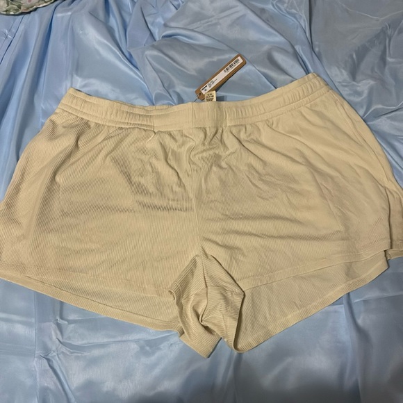 Skims soft lounge loose shorts size large - Picture 1 of 5